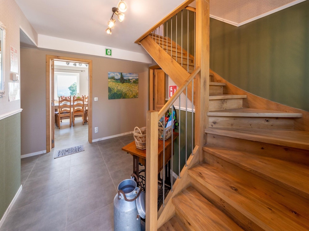 Spacious Getaway Near Spa F1