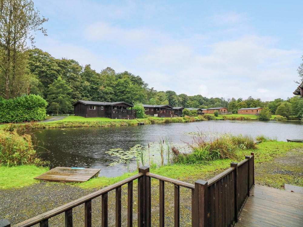 Lakeside Lodge