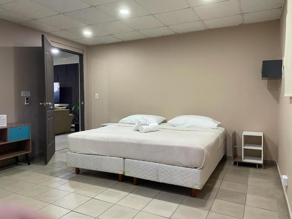 HOSTAL EL PRADO