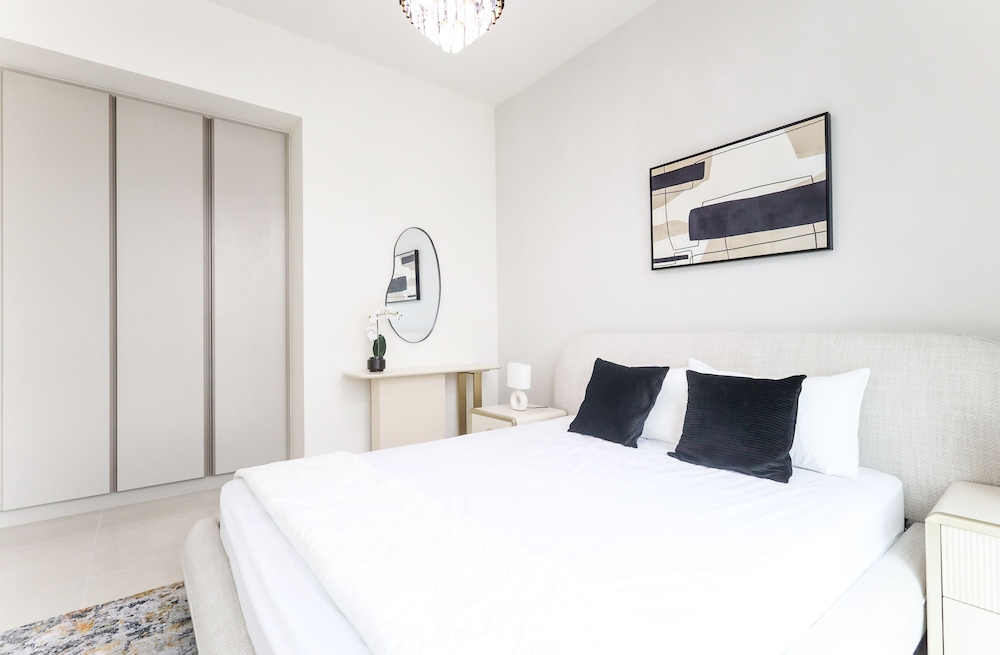 Elite LUX Holiday Homes - Dubai Creek Oasis 2BR Luxe w Burj View