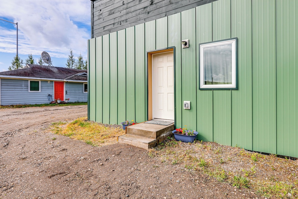 < 2 Mi to Dtwn: Pet-friendly Getaway in Fairbanks