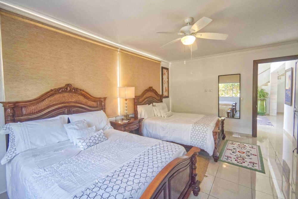 Large Golf View Villa With Pool Jacuzzi and Staff view 5