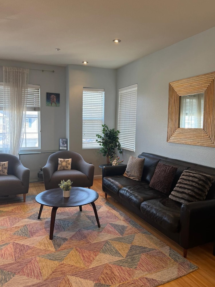 Large and Cozy Home 2BD 2BA Near SF