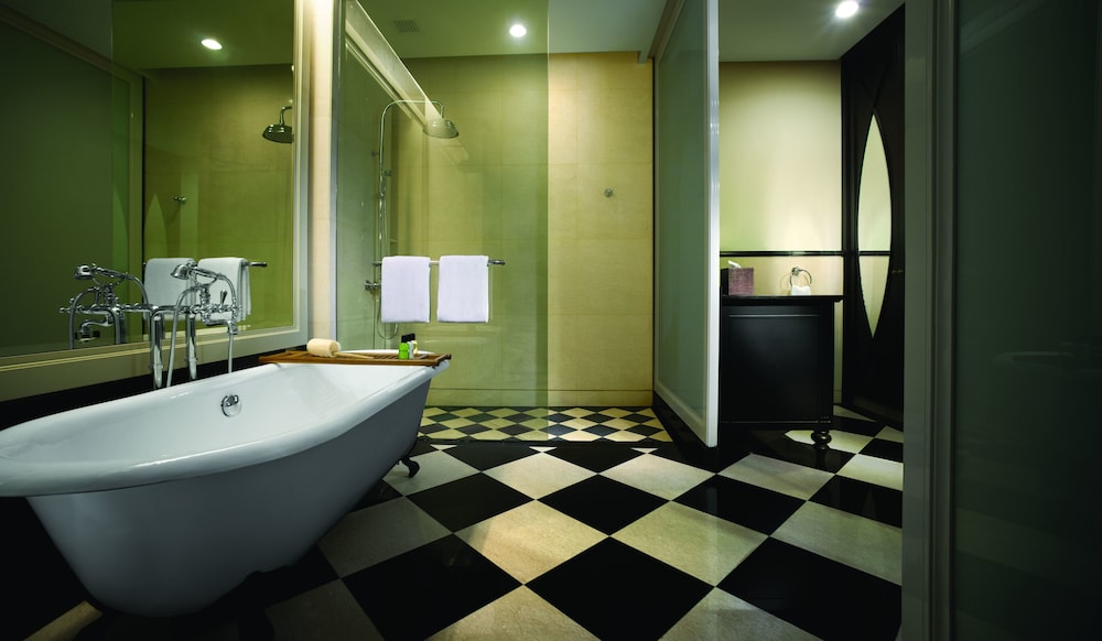 Eastern & Oriental Hotel 43