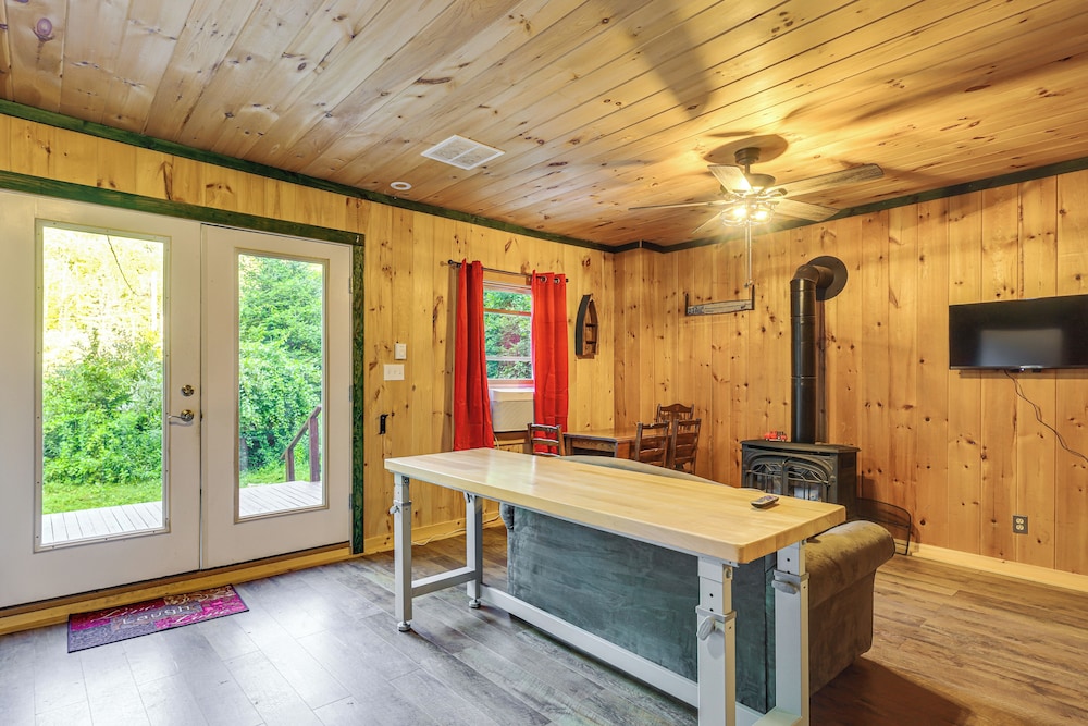 Hike, Raft, Ski & More: Cozy Cabin in Johnsburg!