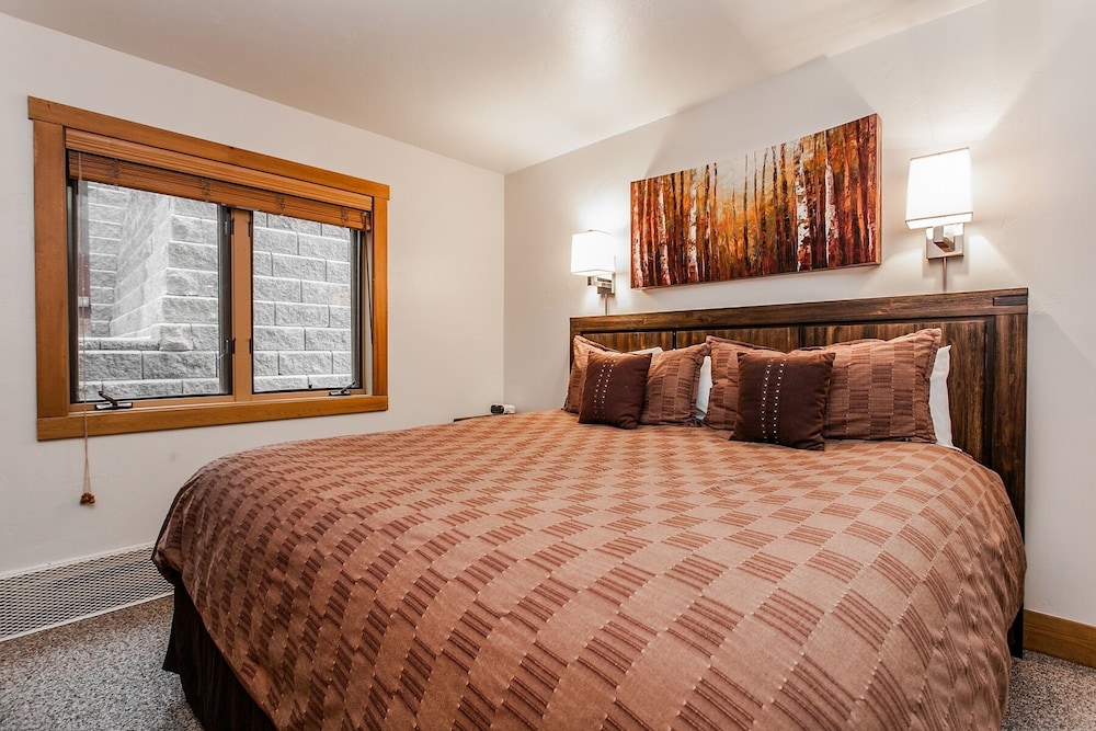 Snowmass Mountain by Snowmass Vacations