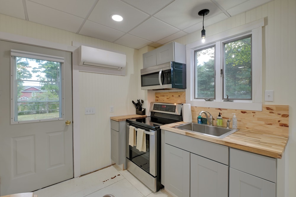 Walk to Harbor: Pet-friendly Apt in Sorrento!
