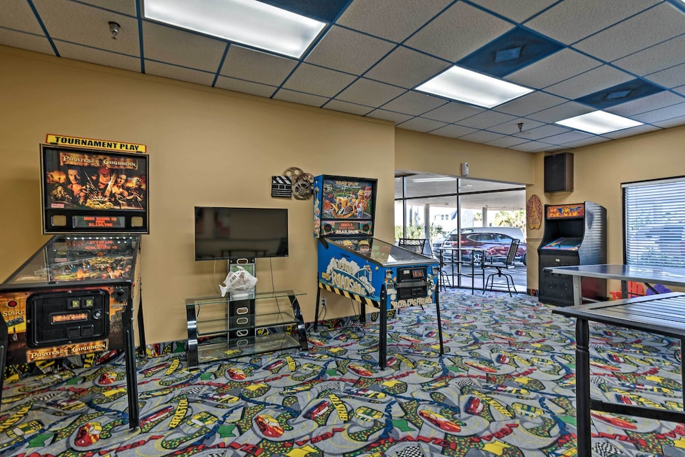 Oceanfront Resort-style Getaway - Walk to Beach! view 3