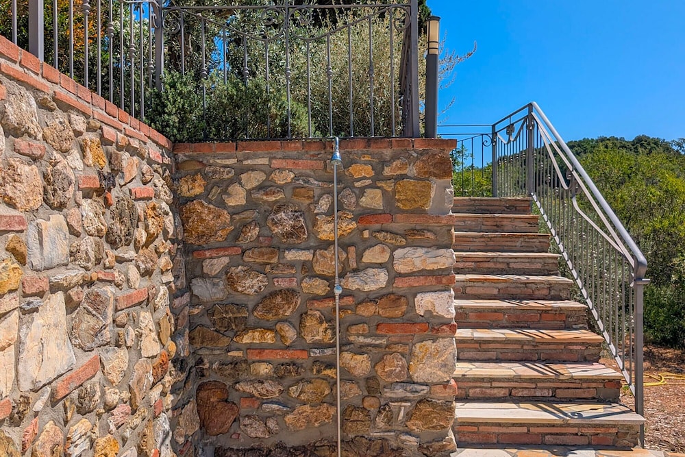 Villa Poggio al Coniglio a Suvereto con Piscina