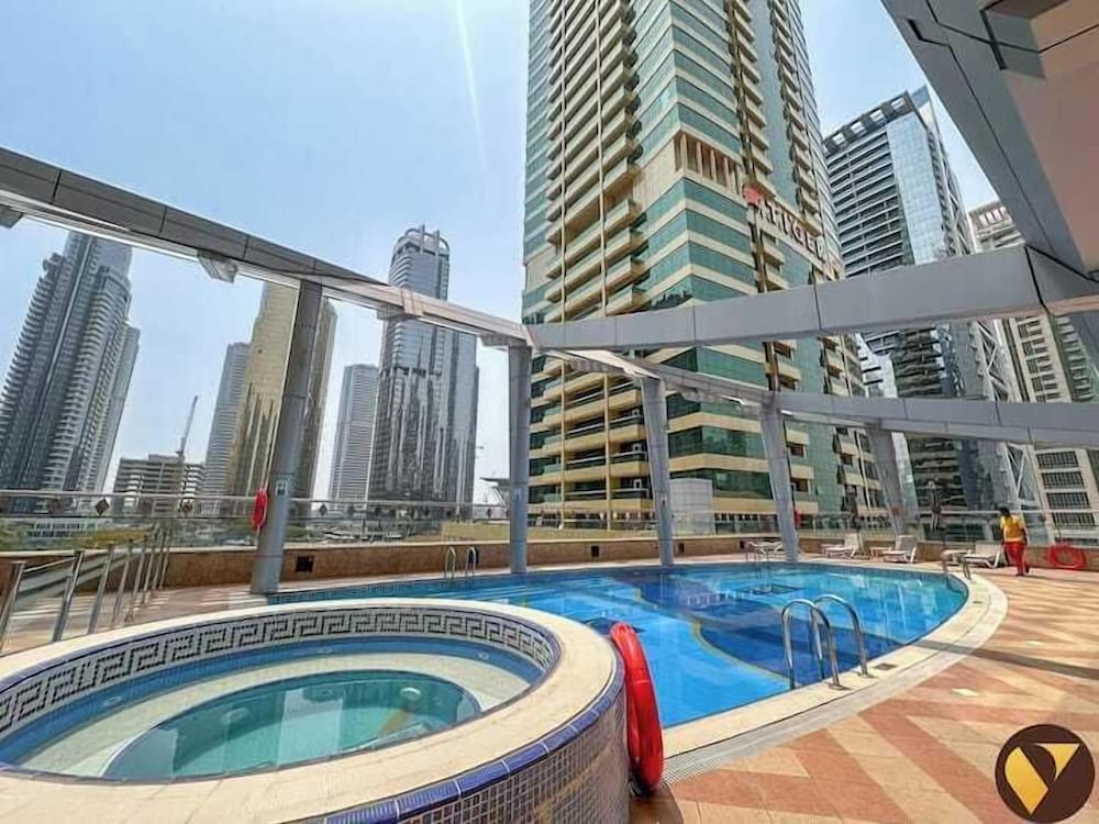 Luxury Stay in JLT Near Metro & JBR