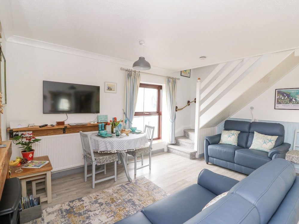 5 The Coach House