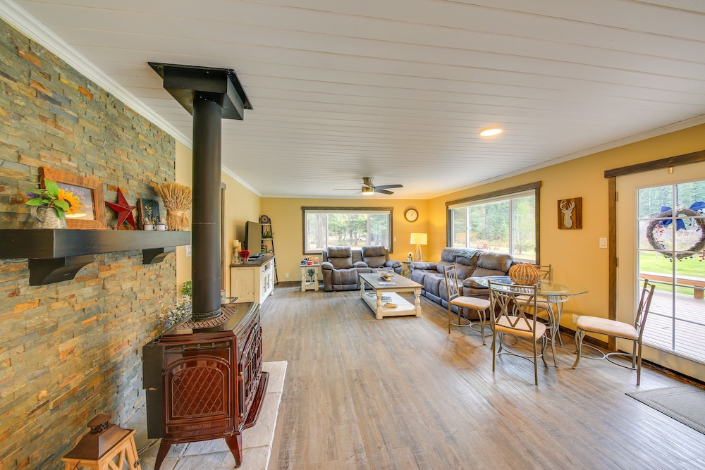 Scenic Priest Lake Vacation Rental: Deck  Views! - Property Image 3