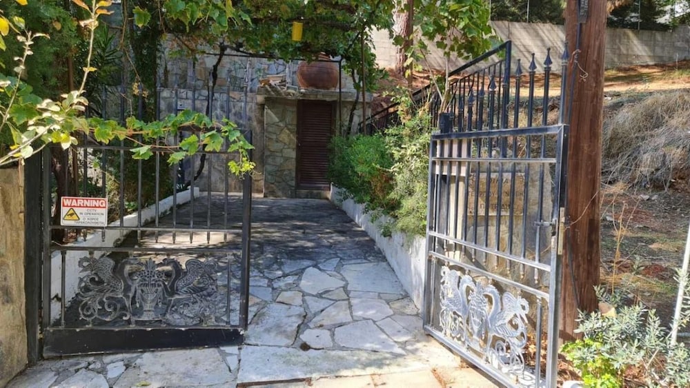 Charming Villa in Moniatis, Cyprus - Private Pool & Garden