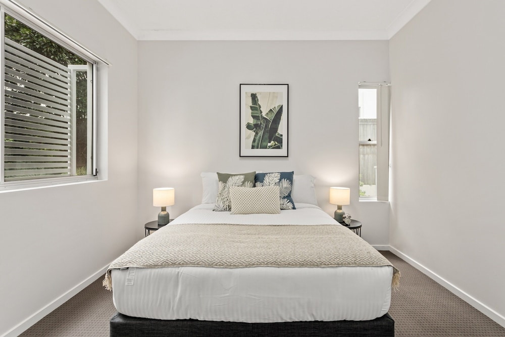 Central Cosy 2-bed With Pool and Near QUT & CBD