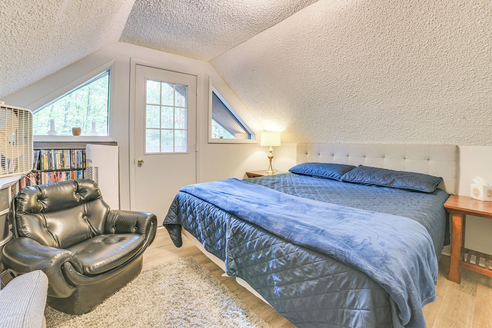 Indoor Pool Access: Cabin in Lakes of the North!