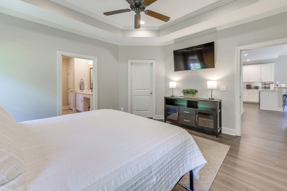 3 Mi to Campus: Auburn Home w/ Deck + Fire Pit
