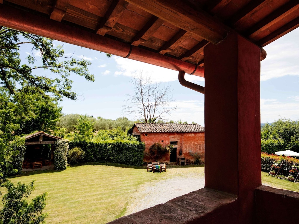 Spacious Tuscan Farmhouse photo 2