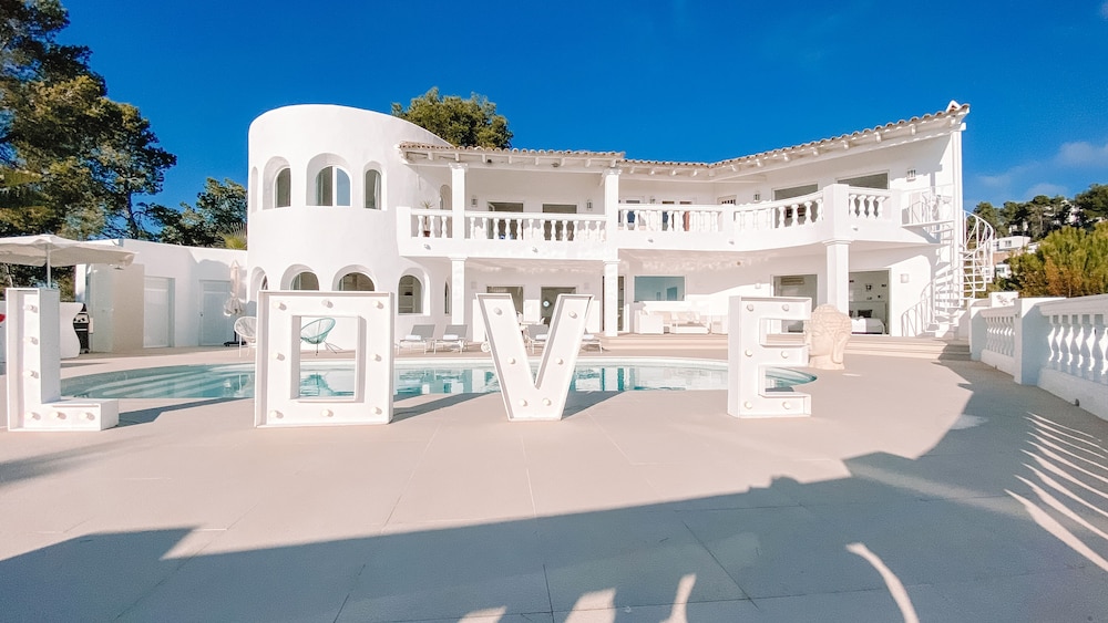 Villa The White Pearl view 2