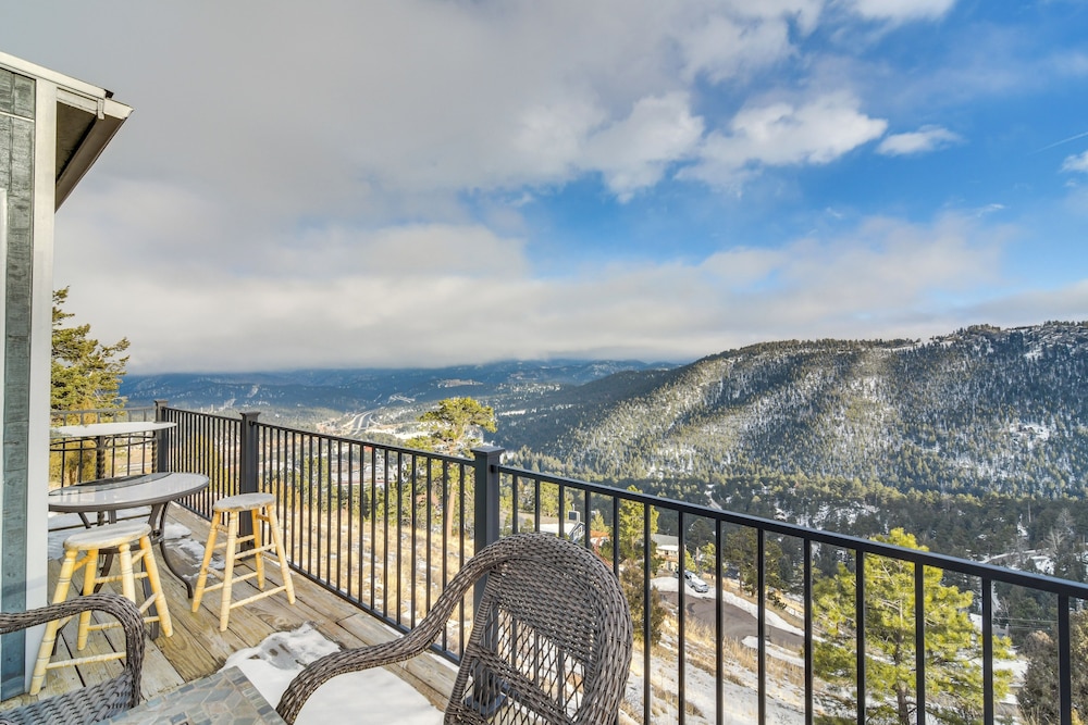 The View at Mountain Retreat By Red Rocks & Golden