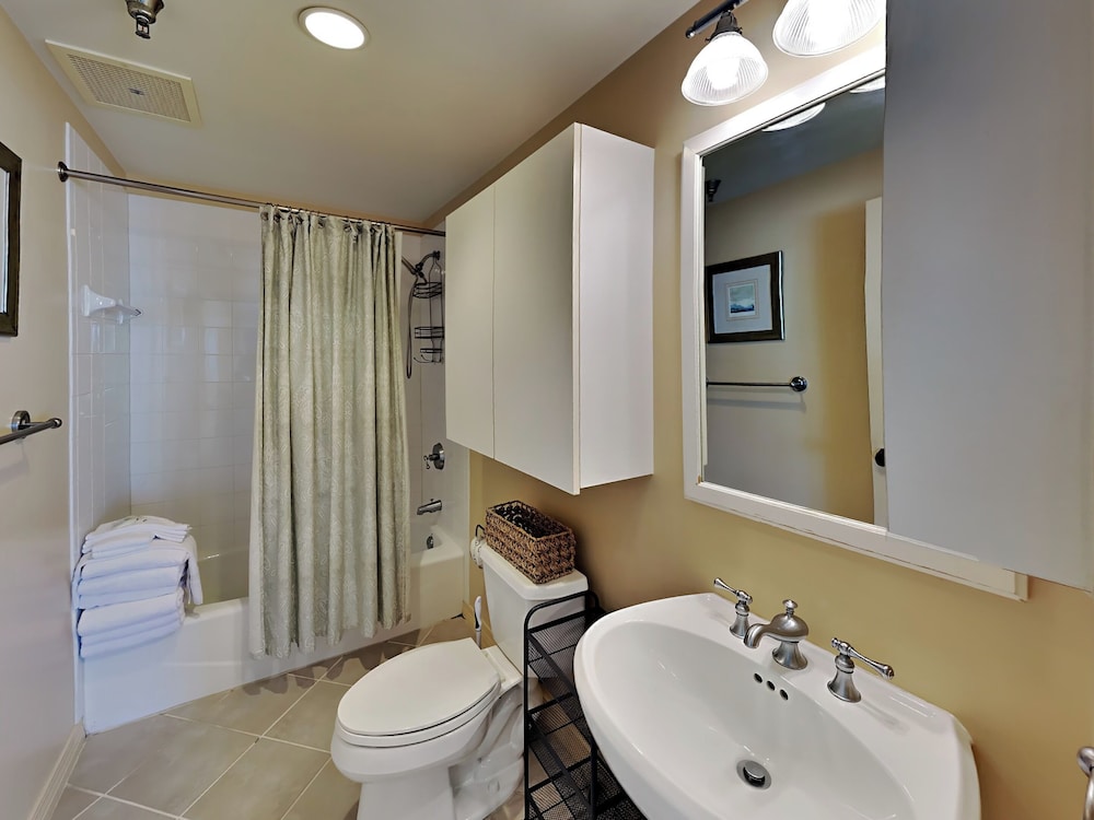 Emerald Isle #1108 by Southern Vacation Rentals