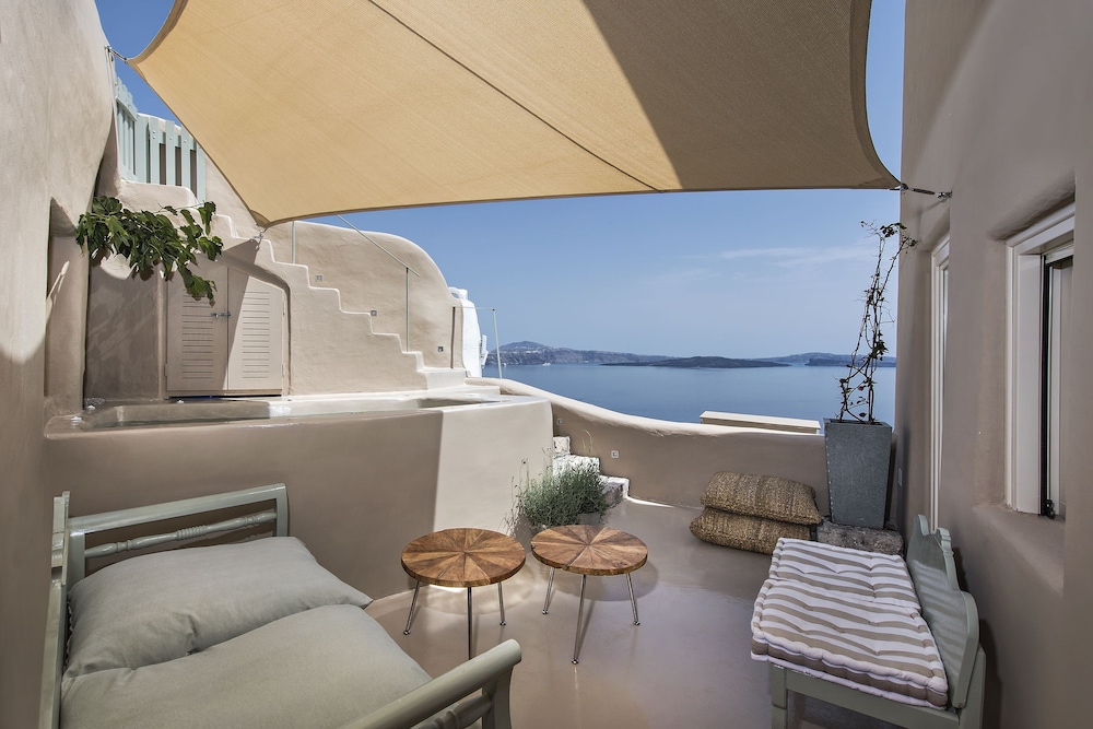 Ammos Oia Mansion