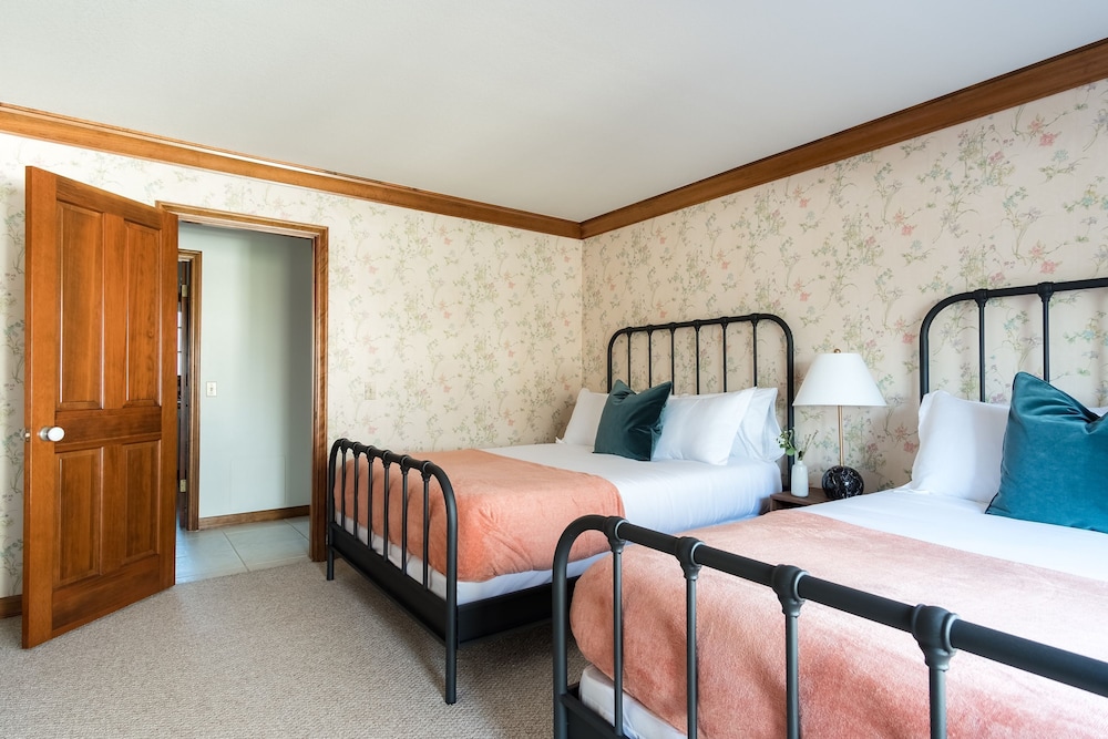 Cathedral by Avantstay Charming Secluded Estate w Sauna Pool Table Views of the Rolling Hills