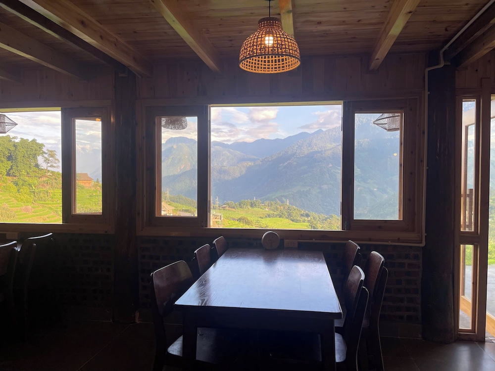 Bees Homestay Sapa & Trekking