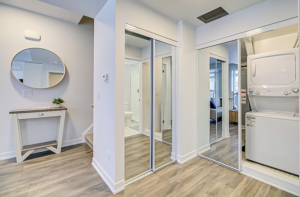 Modern 3BR Retreat Near Yorkdale Mall