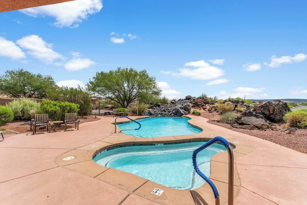 Lava Falls Red Rock Retreat - Close to Tuacahn