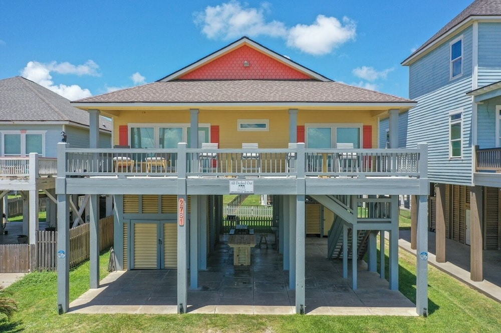 A La Playa 2 Bedroom Home by RedAwning
