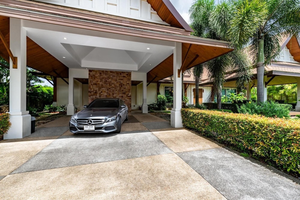 Champagne Pool Villa view 4