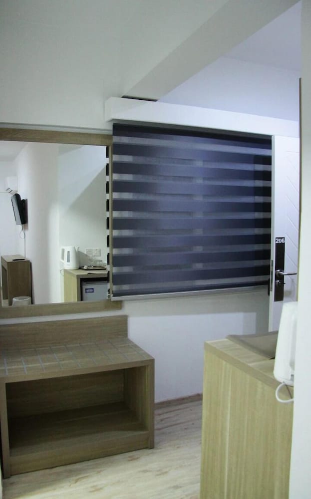 LARNACA BAY SUITES