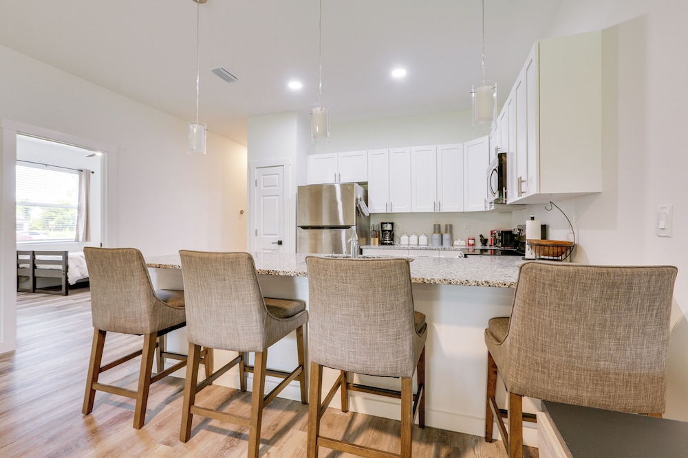 Lehigh Acres Family Getaway w/ Lanai + Golf Nearby