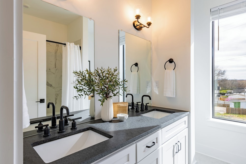 The Heights by AvantStay – Modern Condo Minutes from Broadway