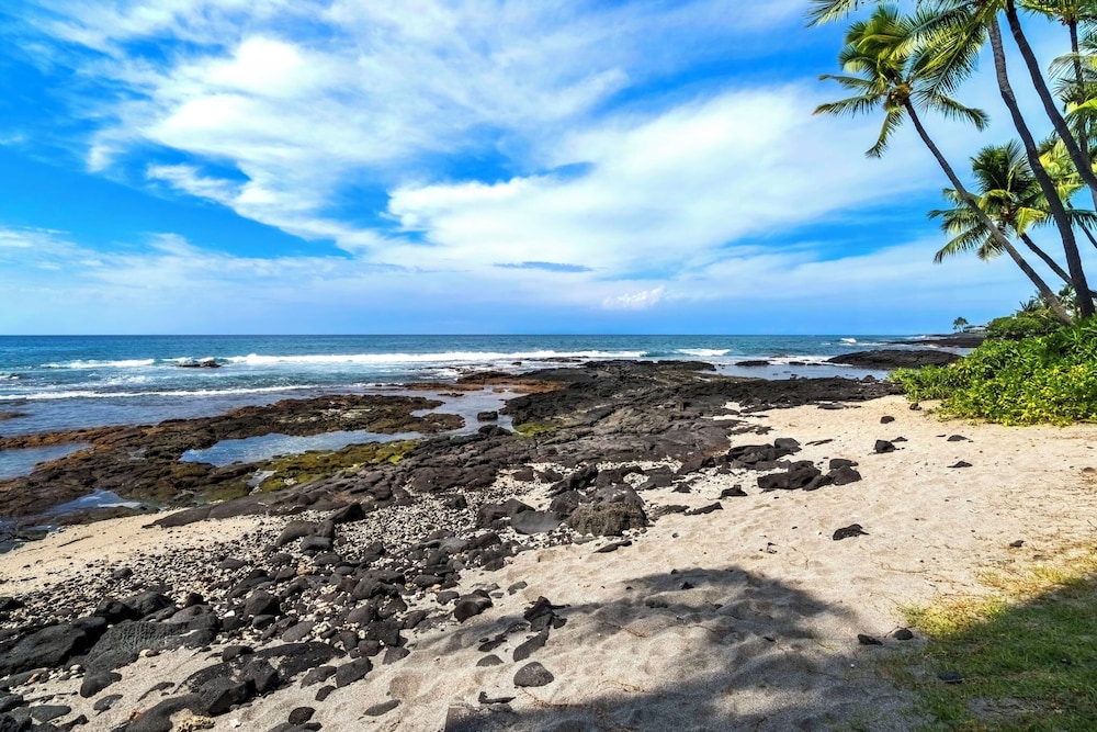 Ocean Front - Watch Dolphins From the Lanai - Wi-fi - Next to Beach- Vrkcv