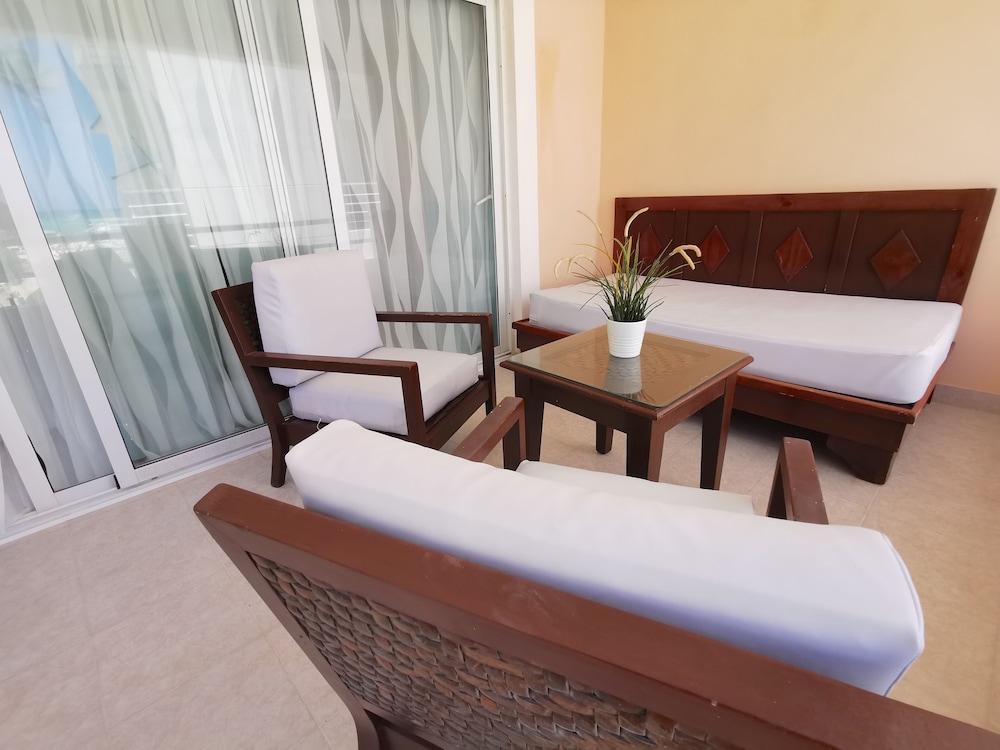 Los Corales Tropical Beach Resort & SPA
