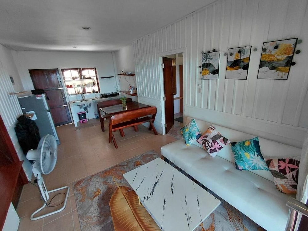 2 Bedroom Private Home Perfect for Families - Kitchen -seaviews -fast Wifi