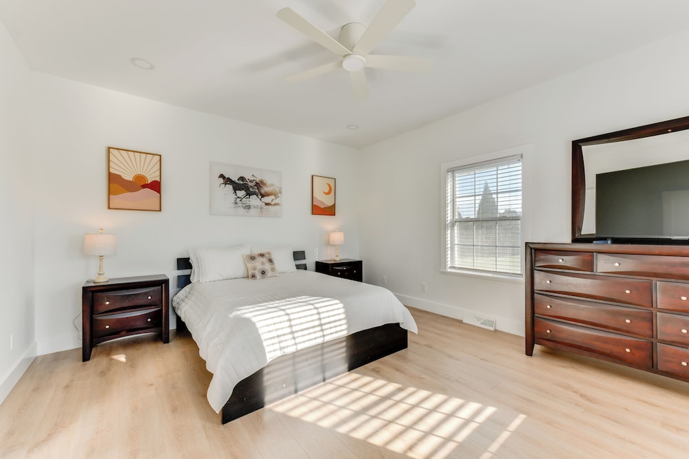 Pet-friendly Lake Norman Retreat w/ Deck & Grill