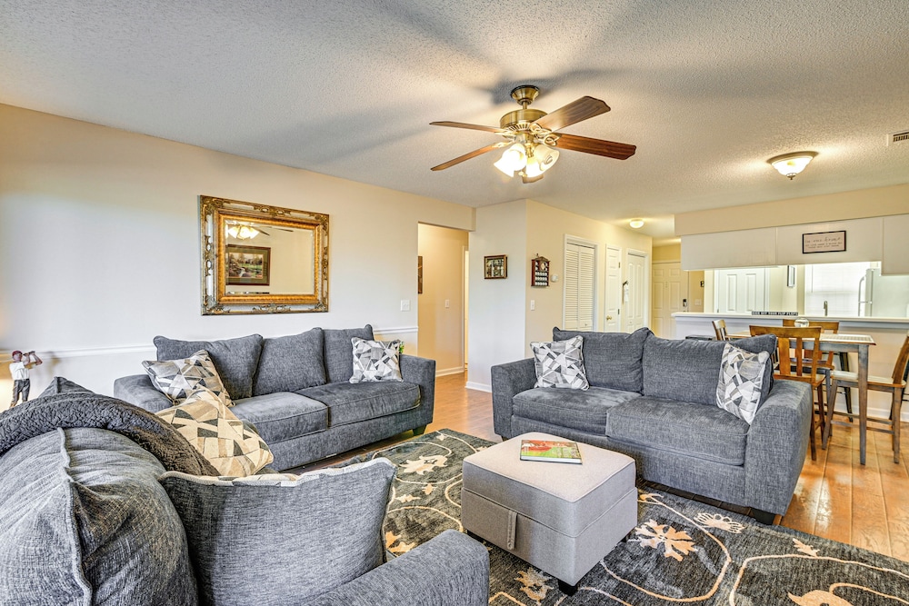 8 Mi to Boardwalk & Beach: Windsor Green Condo!