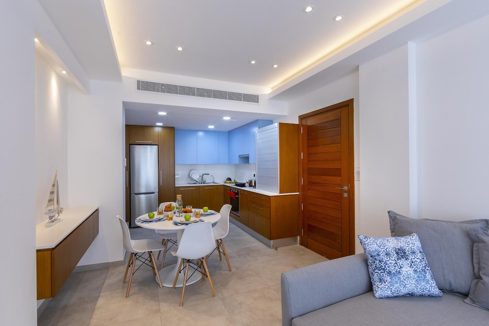 Mackenzie Castella Beachfront Suite