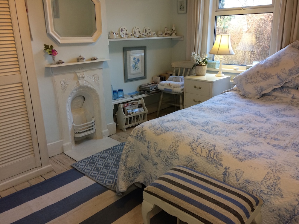 Arts & Bichons B&B