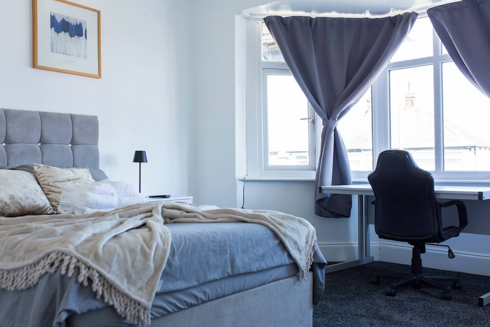 Cozy 3 Bedroom Home in Leeds, Perfect for Families and Groups