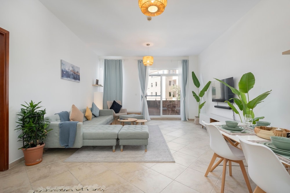 Cozy 1-bedroom Apartment for 5 in Motor City