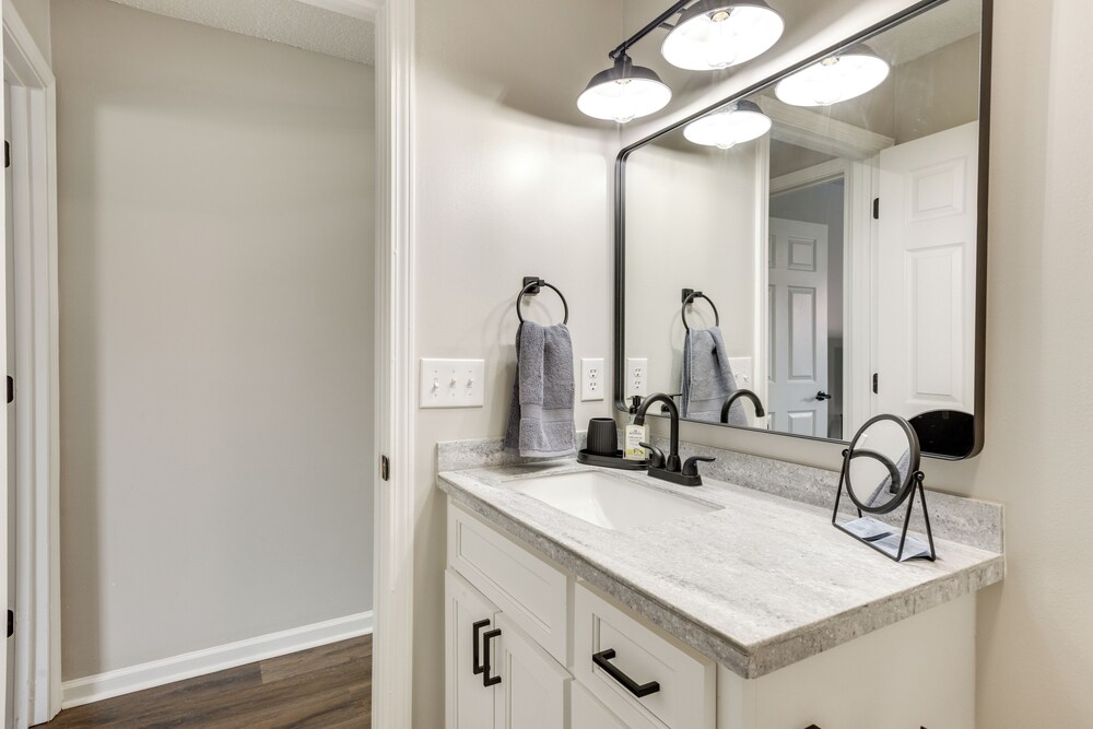 2 Mi to Fort Stewart: Modern Hinesville Haven