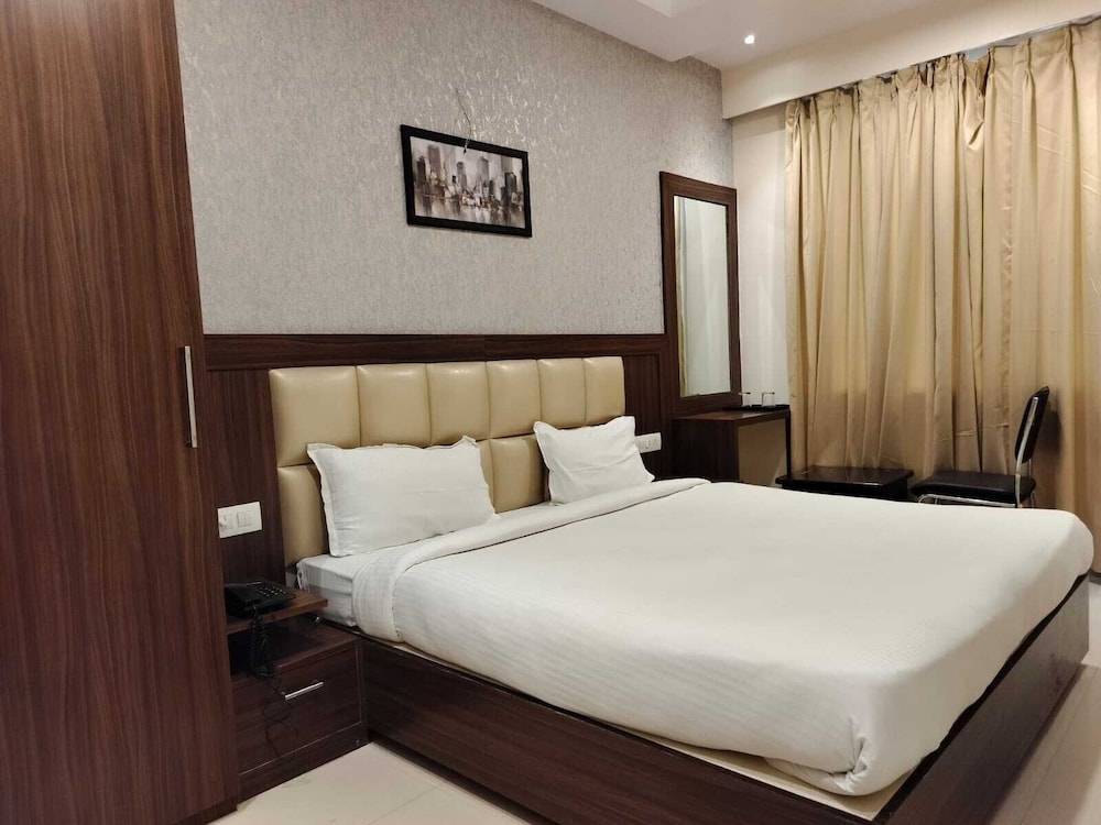 Hotel Golden Crown
