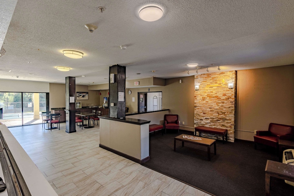 Clarion Pointe