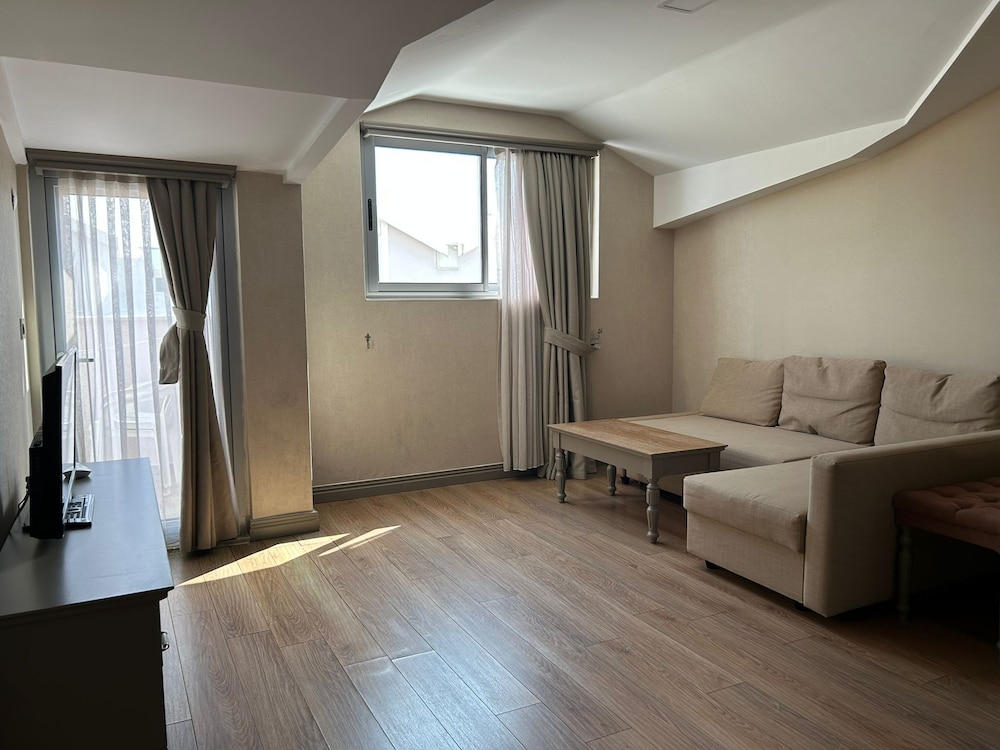Daphne Residence - Image 51