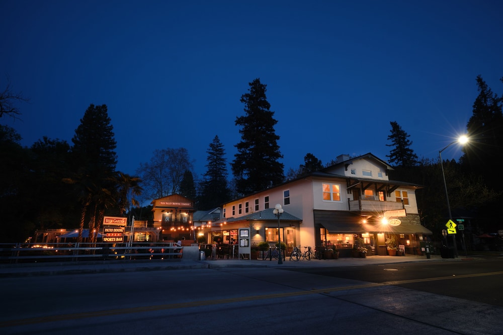Napa Valley / Sonoma Vacations - Calistoga Inn Restaurant and Brewery - Property Image 7