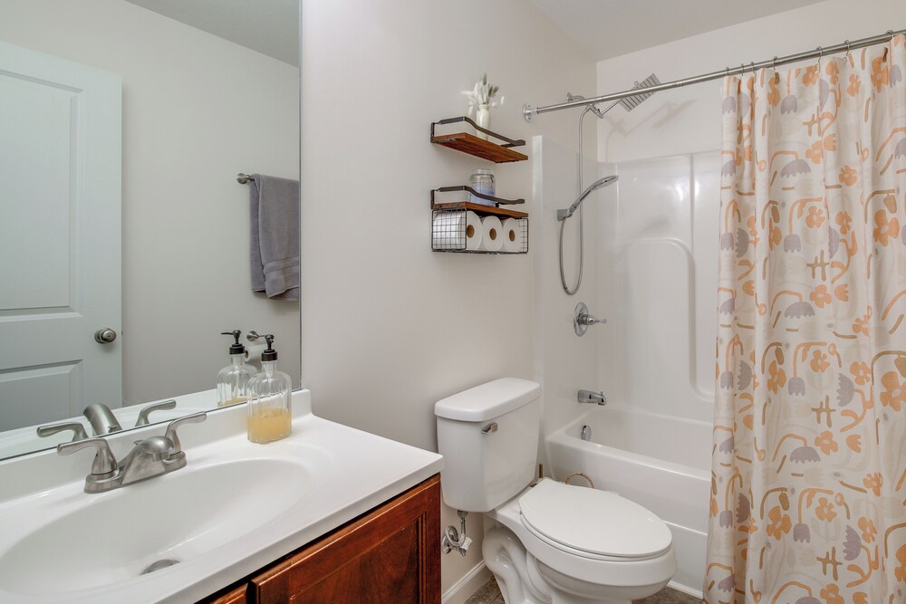 Commuter-friendly Home: 3 Mi to Dtwn Knoxville!