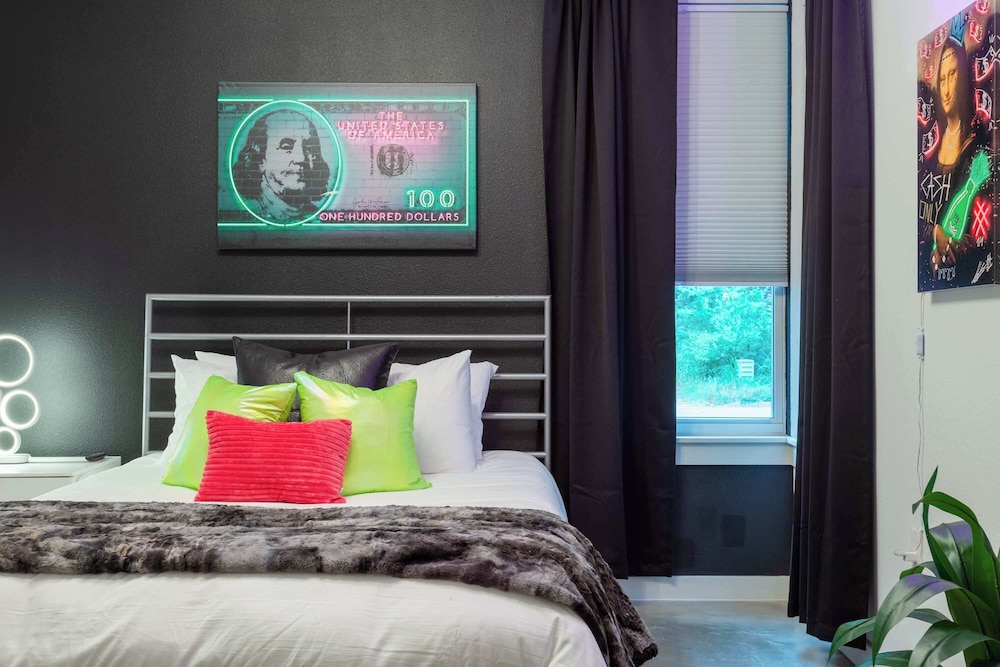 Upstay: Luxe Pool Retreat7 Min to Rainey St